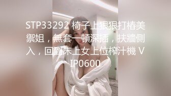 蓝裙极品小美女，光滑的肌肤，阴毛旺盛的下面尿流如水串，顺势而下哗啦啦的声音听着特别优美！ (2)