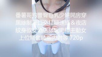 【新片速遞】  后厨操作间新来的实习生小妹⭐占着茅坑不拉屎不停地刷抖音