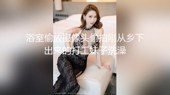 【角色扮演】三上爱奈在她性感的游戏角色角色扮演中受到两端的猛击！两个家伙最后都在她的阴部深处射精。