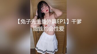  尤物级女神御姐 真会打扮啊 白皙肉体黑色衣服勾人性福，吊带裹胸往上一扒就舔吸奶子