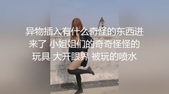 热闹商场女厕逼脸同框高清偸拍多位小姐姐方便，亮点多多，貌似天然白虎逼美少妇，美女还闻一闻取下来带红的姨妈巾味道 (2)