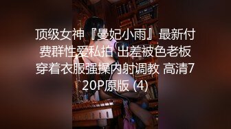 喝酒上头了沙发上就让这个金发妞吃鸡鸡