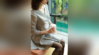 黑丝颜值妹子露脸长腿 道具自慰超多鲍鱼 卖力深喉 女上位啪啪打桩 内射了好多 