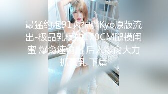 一路跟踪尾随偷拍在广场拍婚前写真的美女上厕所 原始档