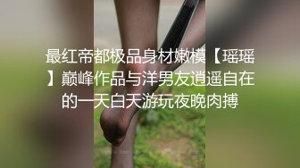 颜值不错的大长腿妹子妮莎直播大秀，身材苗条全裸玩跳弹摩擦自己