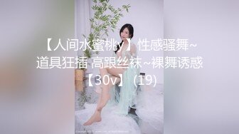 C罩杯极品美乳靓女，大红唇灵活小舌头，舔蛋吸屌，翘起肥臀JB磨蹭