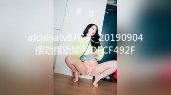 淫蕩度假休閑娛樂會所叫了一位很嫩的小姐，乳房圓潤私處還挺嫩的連體網黑很騷叫聲給滿分