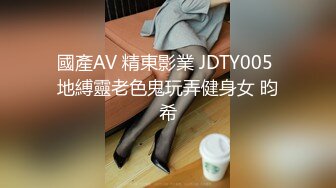 STP34082 【健身宝贝】爱健身的都市白领约炮两个猛男家中激情3P直接干喷水真骚性欲好旺盛！