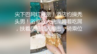 淫妻 兄弟给点力我们玩一次双龙 好吗嫂子 他硬不起来 老婆菊花插着肛塞 被单男猛操 臭袜子套老公鸡吧上撸管