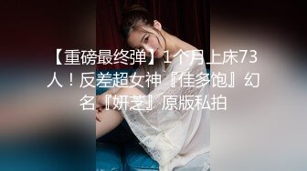 趁女友和老妈去逛街 偷偷溜进嫂子房间寻欢 差点被撞见鸡巴都吓软了