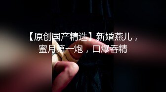 【新片速遞 】 极度风骚眼镜妹！性感白色小背心！一对大奶子，假屌乳交，骑乘位深插骚穴，卫生间吸墙后入