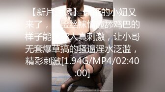   粉鲍鱼御姐范美少妇，也可以体验国外的动力，无套女上位打桩简直爽翻天