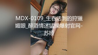 餐厅女厕全景偷拍多位极品少妇撅着屁股尿尿角度刚刚好拍到她们的小肥鲍 (5)