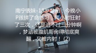 童颜巨乳妹妹肉感身材一脸呆萌，埋头吃吊一脸享受，震动棒骑乘插穴，翘起屁股后入