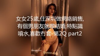 游乐场女厕全景偷拍三位女网红直播打卡 关注她后去她朋友圈扒她生活照 (3)