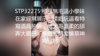 @140竖屏-同事小红镜子前