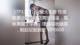 极品厕拍！美女如云服装城逼脸同框偸拍数位女神级小姐姐方便，茂密阴毛，性感美腿，一线天馒头美鲍，亮点多 (7)