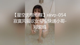 大胆坑神潜入国内某购物商场女WC独占一个坑位隔板缝中连续偸拍多位妹子方便制服大长腿美女惹火T裤上放卫生巾有点意思2K画质