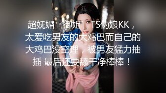 【新片速遞】 清纯粉嫩的小妹就是水多诱人，被渣男小哥玩弄调教给狼友看，全程露脸揉奶玩逼看特写，深喉大鸡巴无套爆草