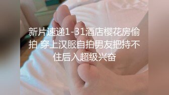 极限暴露 骚逼和男友在公共厕所当众裸体口交 惊的路人拿出手机拍摄 好刺激