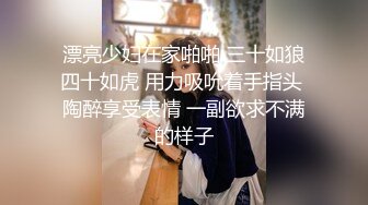 商场女厕全景偷拍多位美女嘘嘘 各种小嫩穴完美呈现 (2)