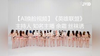 车展现场抄底大长腿美女车模和漂亮的美女职员 (1)