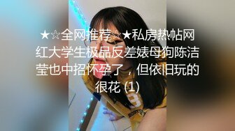 无毛逼白虎小妹露脸给小哥口交大鸡巴，让小哥强力插入浪叫不断，干完还用道具玩弄骚穴，表情好骚