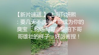 今天勾引快递小哥，小哥很害羞，第一次遇到这么主动的美女，事后小哥说还要来找我