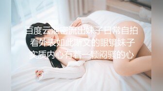 【新片速遞】小妞很嫩叫的很骚，全程露脸旁边还有好姐妹，主题酒店陪狼友激情嗨皮，各种抠逼把骚穴弄的水好多，呻吟可射