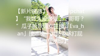 服裝城大廳賣騷的黑短裙豹紋內豐滿白皙少婦