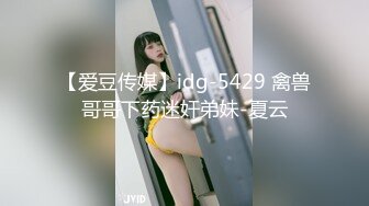 美女白领下班被有钱人调教成骚母狗被打BB