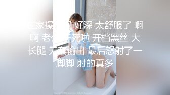 淫妻的标配 老公舒服 逼里一根 嘴里一根 手上玩着两根 一刻不停地被五根大鸡巴连续内射 骚逼灌满精液 太淫荡太诱惑