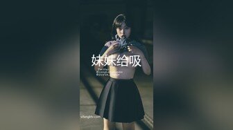 美女用水晶棒自慰喷水