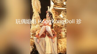 8月新流出私房大神极品收藏商场女厕全景后拍系列破洞吊带牛仔裤美女打着电话上厕所