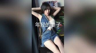 跟随偷窥漂亮cos小姐姐 好可爱的美眉 小内内卡着小屁屁 看着好诱惑