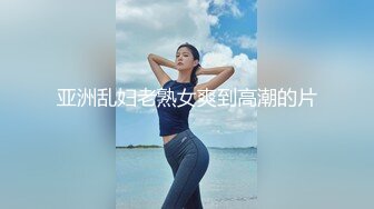  房东暗藏摄像头偷拍在家不穿内裤的女租客练习瑜伽