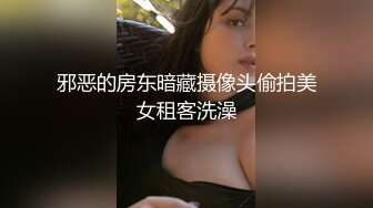 俩小伙重金邀请来女神姐姐 疯狂搞3P 一个爽完换一个