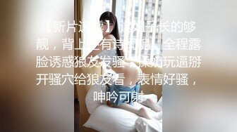  我在我的阴户里玩了很多水，最后让我来做，在小阴户中饼和饼