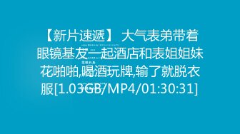  00后超嫩微毛妹子浴室插玩菊花插小穴，抬起双脚瓶子进入