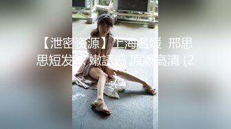 【新片速遞】 医院女厕跟踪偷拍 漂亮的美女医生 下面也很美