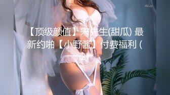 妩媚勾人小妖精激情上线，露脸媚眼销魂激情大秀，跟狼友互动聊骚听指挥，揉奶自慰骚穴呻吟