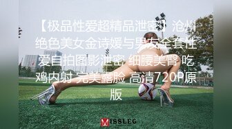 漂亮姐姐洗澡前先来抠抠摸摸开个直播赚外快