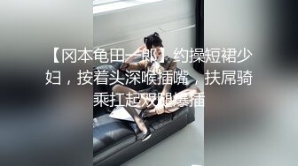 冒死潜入女生宿舍爬墙偷窥漂亮女生洗澡洗BB