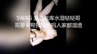 最新厕所偷窥高颜值牛仔裙美眉嘘嘘