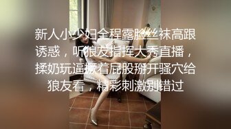 苗条妹子戴着狗链帮包皮男口交