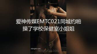 哺乳期性感的奶妈，颜值高身材好奶子翘挺镜头前喷奶好刺激，道具抽插骚穴自己抠骚逼，跟狼友互动撩骚刺激