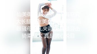 长相清纯苗条身材美女全裸自慰诱惑，近距离特写手指扣逼出水，跪在椅子上扭动屁股，揉搓逼逼高潮出白浆