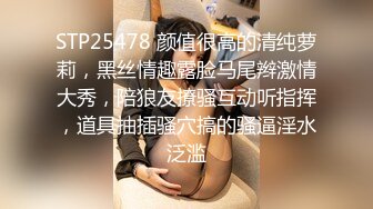 大哥双飞两个风骚轻熟女，露脸床上一起伺候大哥