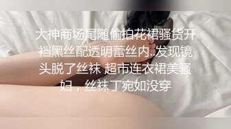  女神级高筒靴时尚白衣小姐姐 约到酒店 脱掉外套性感服饰迷的人欲望沸腾