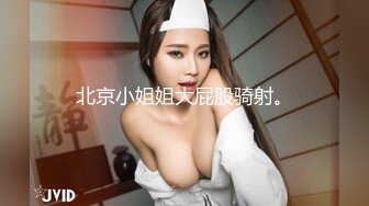 【新片速遞】漂亮大奶美女 在沙发被大吊男友无套输出 笑容甜美 操的人仰马翻